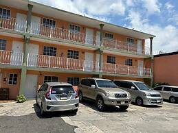 Tropical Manor Inn