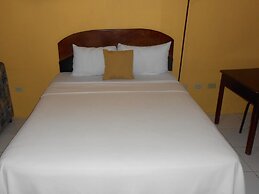 Tropical Manor Inn