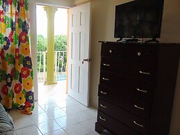Tropical Manor Inn
