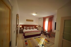 Petra Plaza Hotel