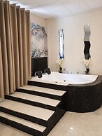 La Belva Court