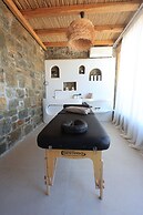 WhiteArt Suites