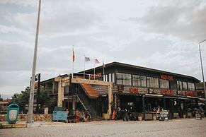 Willy's State HOTEL