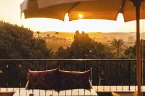 Almas Pyramids View