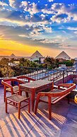Almas Pyramids View