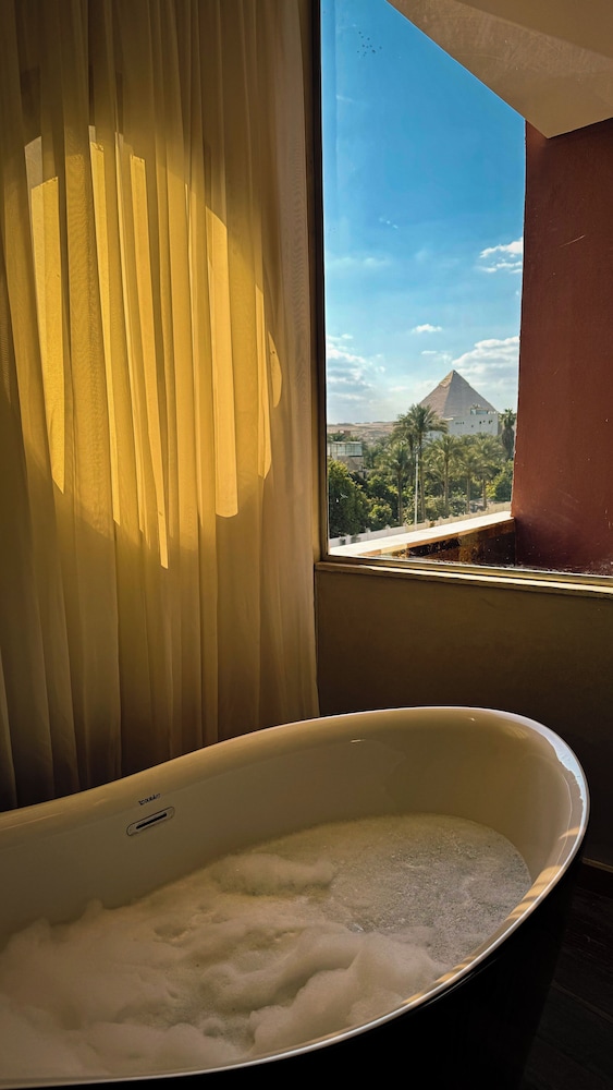 Almas Pyramids View
