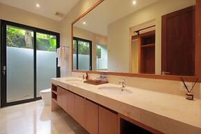 Trisha Cliff Villa Karang Tinggi