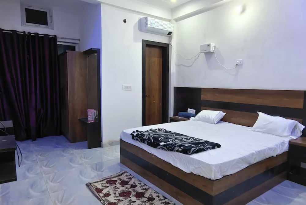 Goroomgo Nirmala Palace Ayodhya