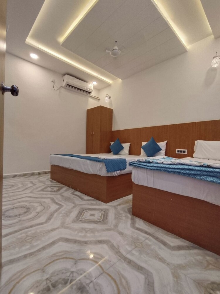 Goroomgo Nirmala Palace Ayodhya