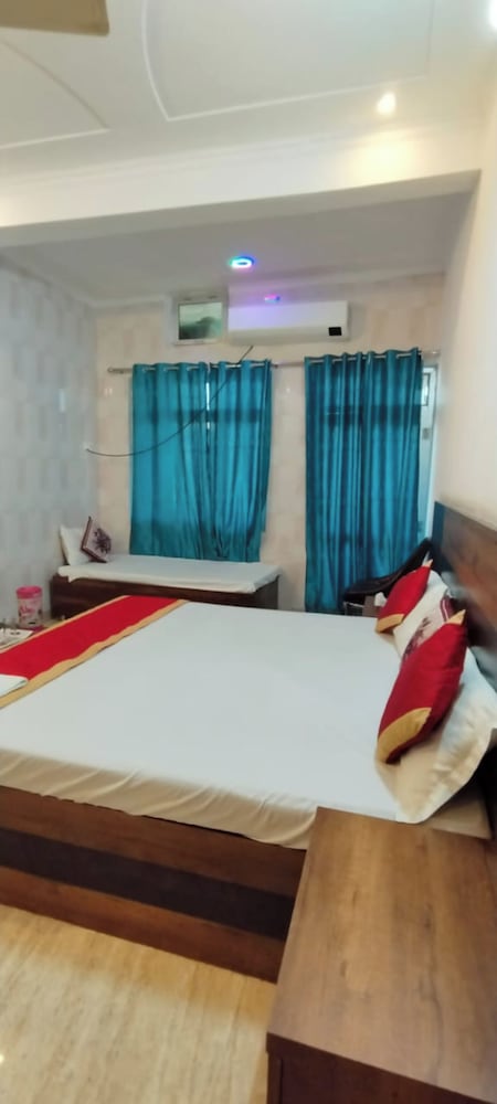 Goroomgo Nirmala Palace Ayodhya