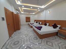 Goroomgo Nirmala Palace Ayodhya