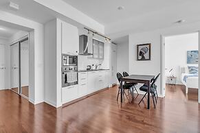 Elegant Suites - CN Tower & Lake View