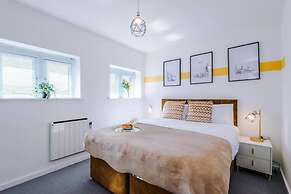Stunning 2-bed Apartment With Allocated Parking
