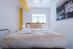 Stunning 2-bed Apartment With Allocated Parking