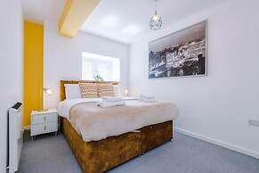 Stunning 2-bed Apartment With Allocated Parking