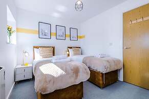 Stunning 2-bed Apartment With Allocated Parking