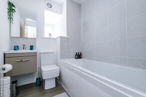 Stunning 2-bed Apartment With Allocated Parking