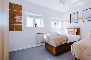 Stunning 2-bed Apartment With Allocated Parking