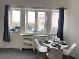 Stunning 2-bed Apartment in Twickenham