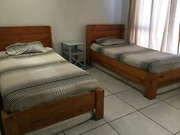 Pool-bbq-3br-2baths-parking-safe-family-friendly