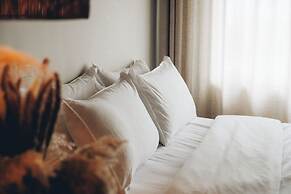 Moonlight Home Stay  For 2-12 persons