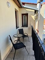 1 Bed Flat - Sleeps 4 - Pets - Smoking on Terrace