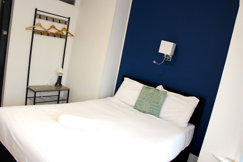 Henson Hotel