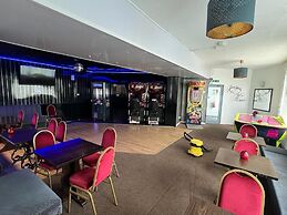 Henson Hotel