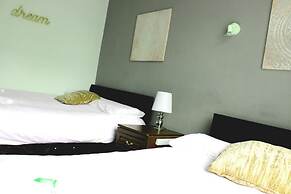 Henson Hotel