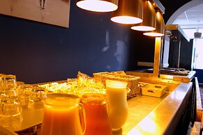 Henson Hotel