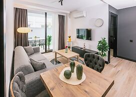 Ella Suites Hotel