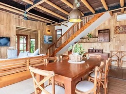 Villa Bambooz Sari