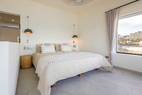 Cabo Break Hotel