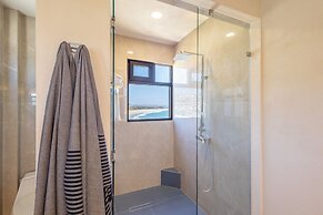 Cabo Break Hotel