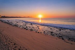 Cabo Break Hotel