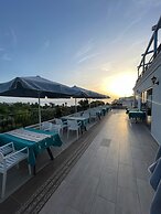 Beachway Hotel Side