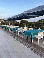 Beachway Hotel Side