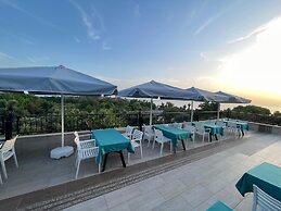 Beachway Hotel Side