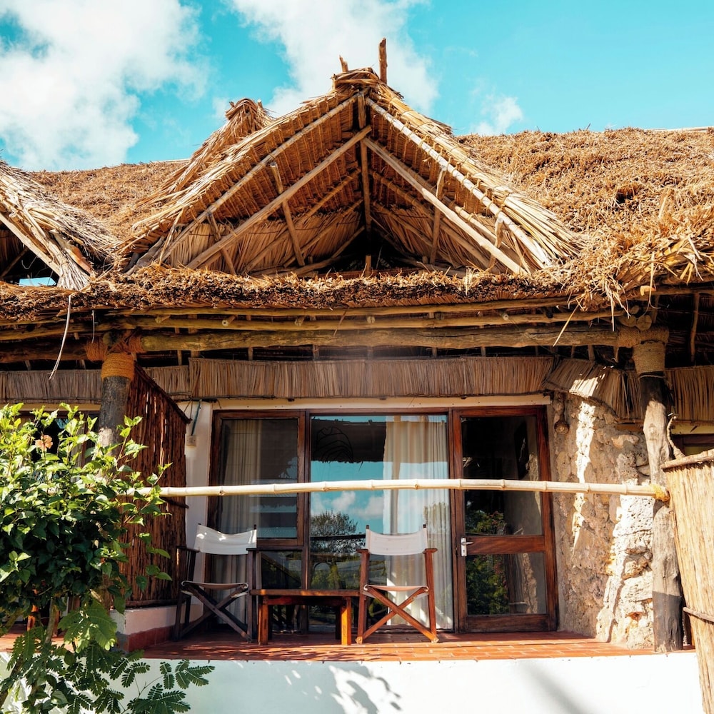 Basecamp Mafía Island