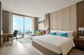 LYN Panorama Beachfront Studio