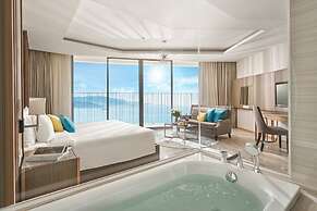 LYN Panorama Beachfront Studio
