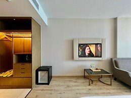 LYN Panorama Beachfront Studio