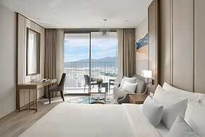 LYN Panorama Beachfront Studio
