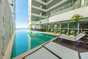 LYN Panorama Beachfront Studio