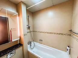Yogi - Chic Studio with City Views in Goldcrest Views