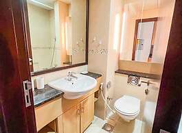 Yogi - Chic Studio with City Views in Goldcrest Views