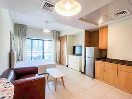 Yogi - Chic Studio with City Views in Goldcrest Views