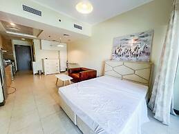 Yogi - Chic Studio with City Views in Goldcrest Views