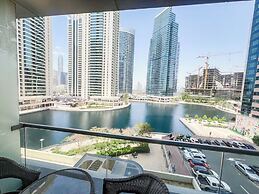 Yogi - Chic Studio with City Views in Goldcrest Views