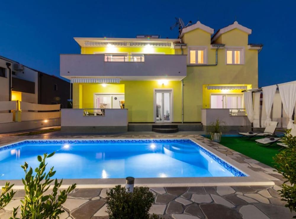 Villa Ava